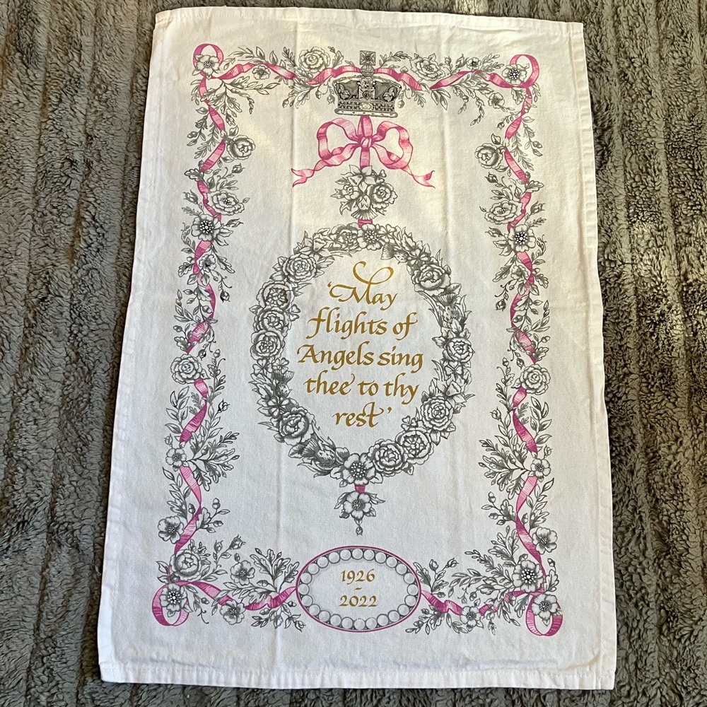 The Royal Collection Trust Queen Elizabeth II Commemorative Rose Tea Hand Towel